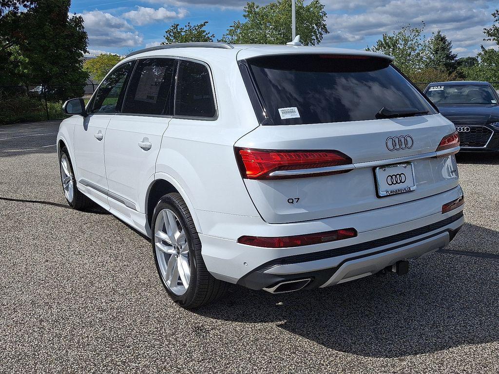 new 2025 Audi Q7 car, priced at $76,950