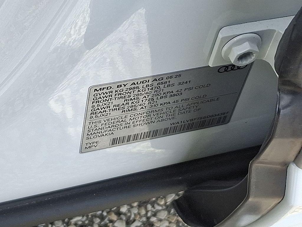 new 2025 Audi Q7 car, priced at $76,950