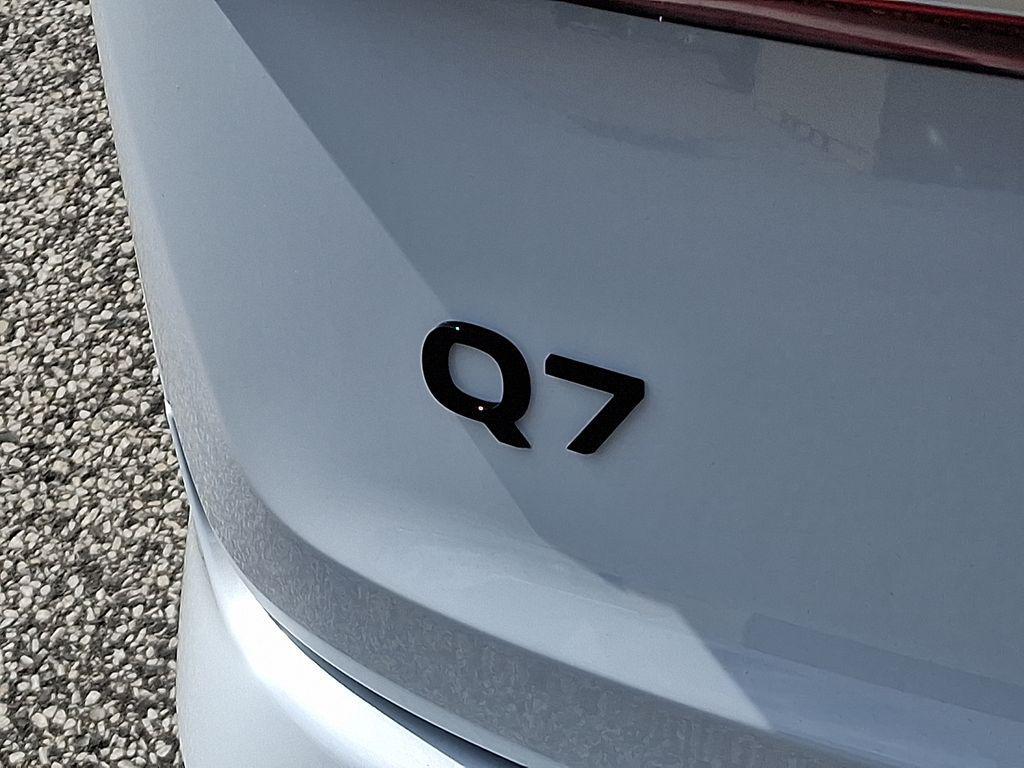 new 2025 Audi Q7 car, priced at $76,950