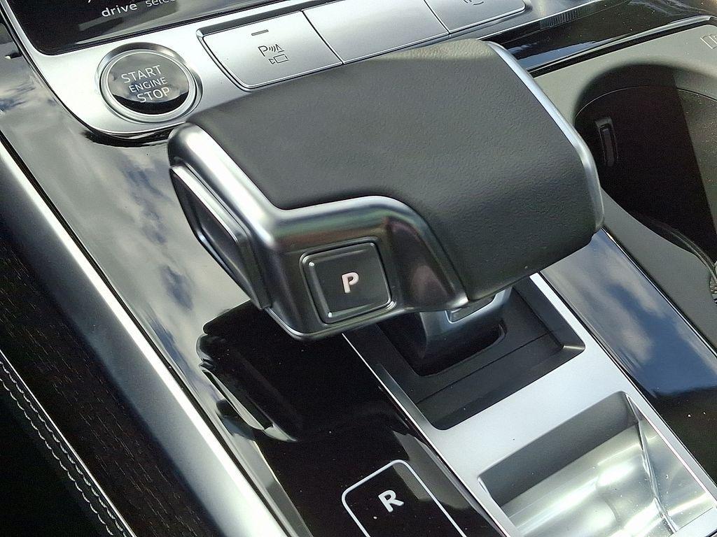 new 2025 Audi Q7 car, priced at $76,950
