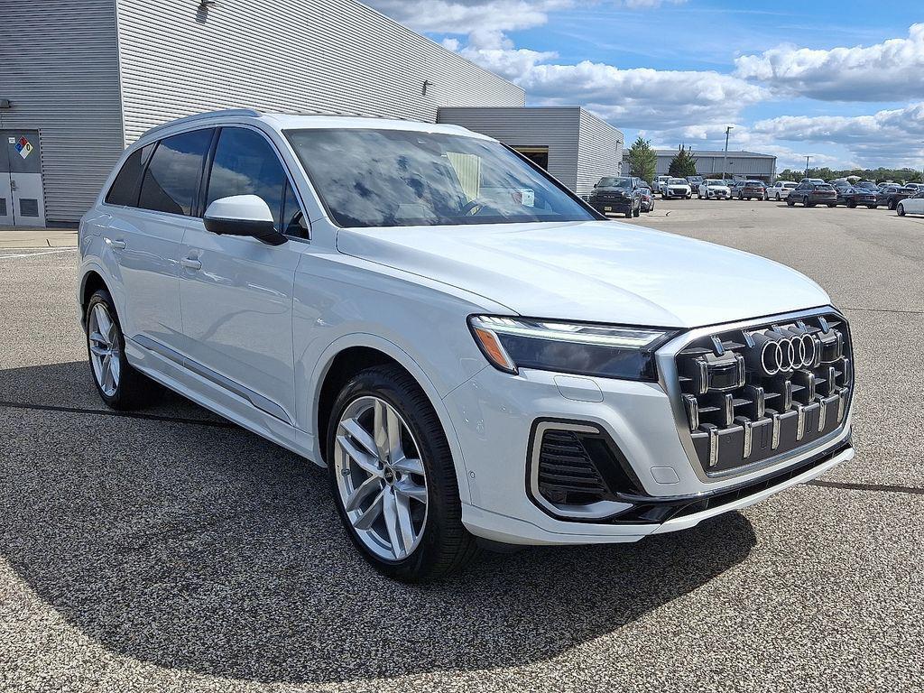 new 2025 Audi Q7 car, priced at $76,950