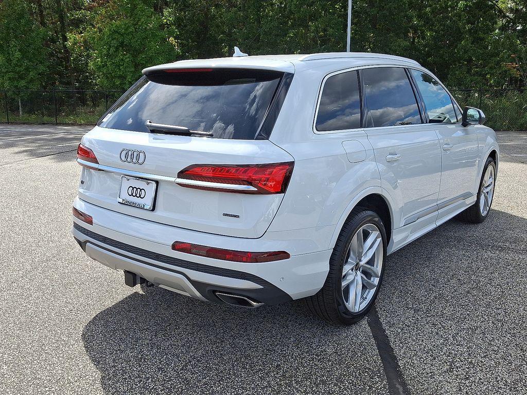 new 2025 Audi Q7 car, priced at $76,950