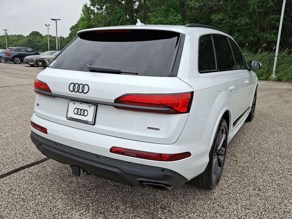 new 2025 Audi Q7 car, priced at $77,580