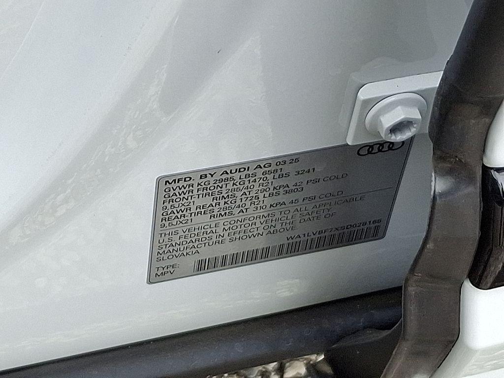 new 2025 Audi Q7 car, priced at $77,580