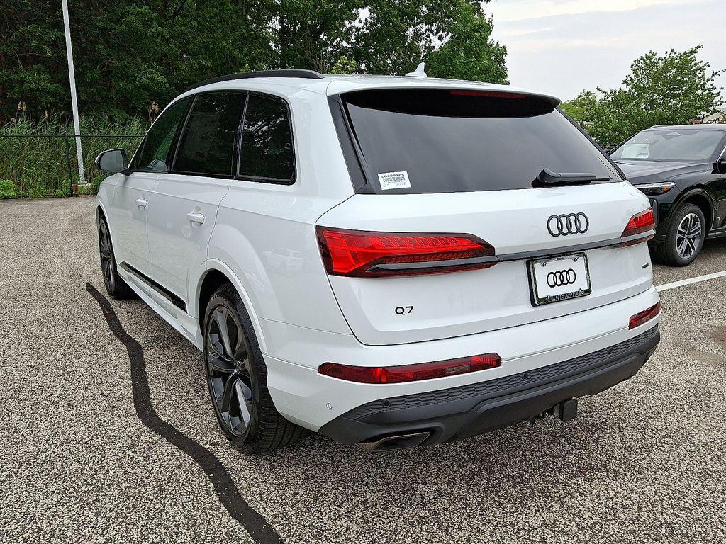 new 2025 Audi Q7 car, priced at $77,580