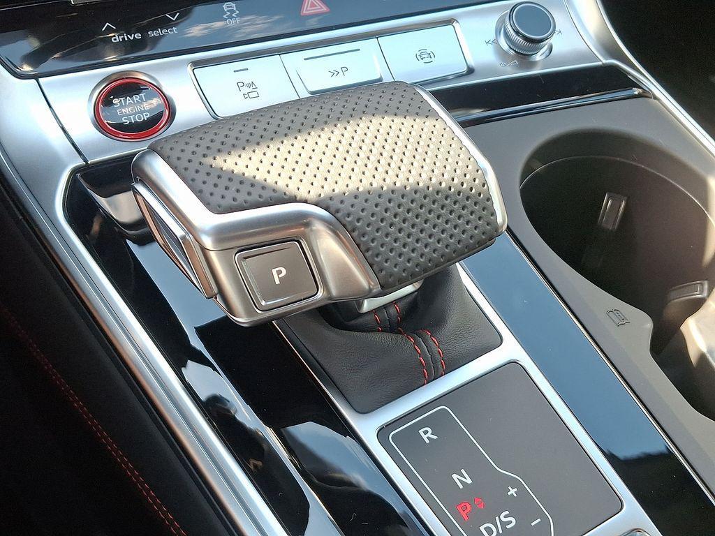 new 2026 Audi RS 6 Avant car, priced at $152,670