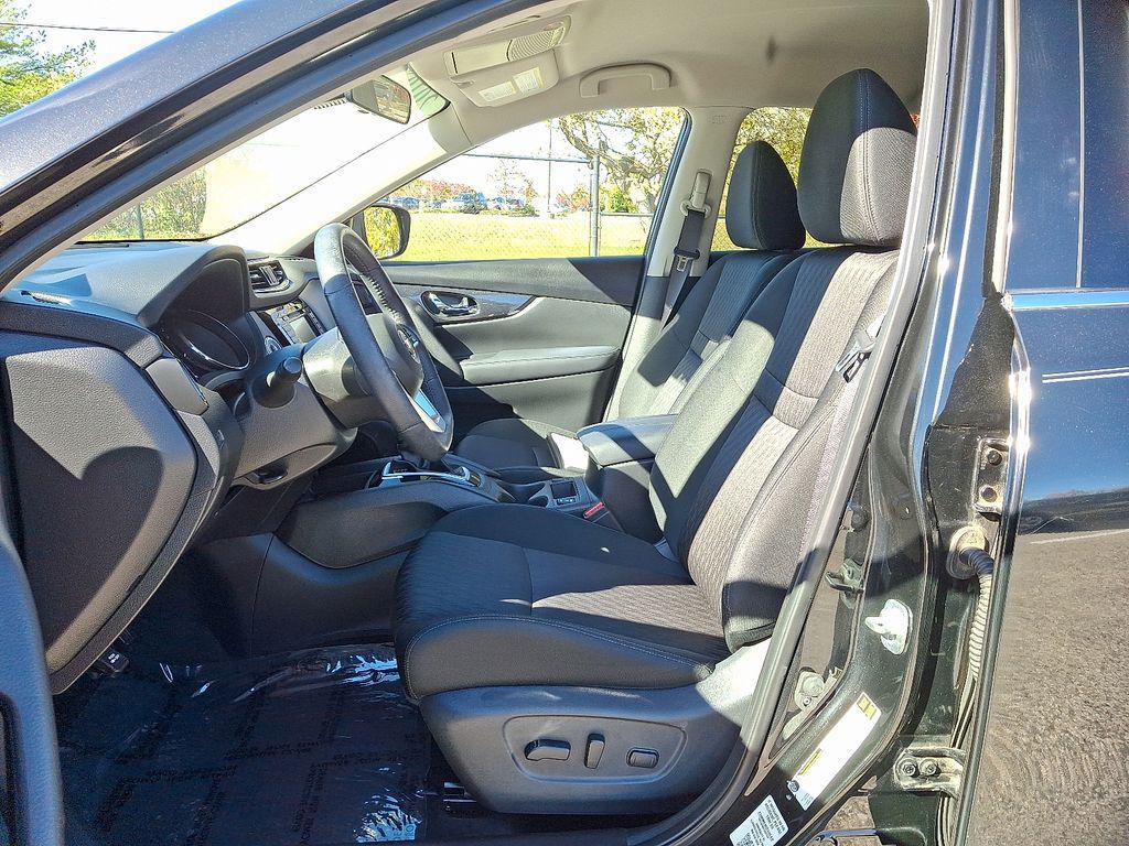 used 2019 Nissan Rogue car, priced at $17,987