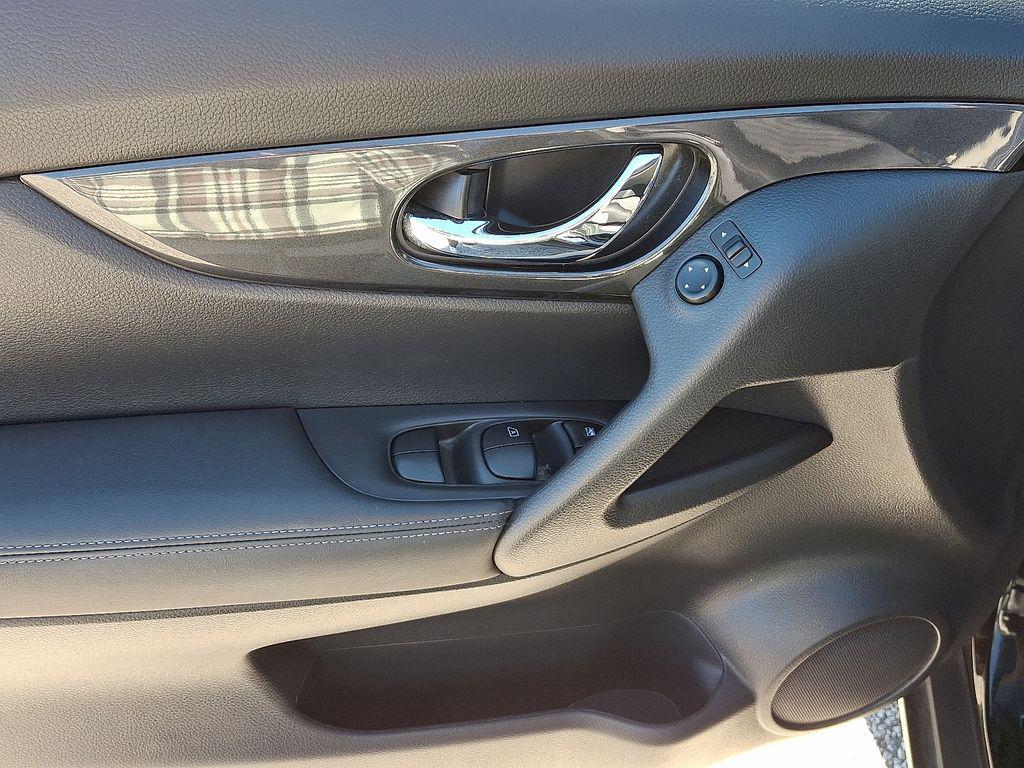 used 2019 Nissan Rogue car, priced at $17,987