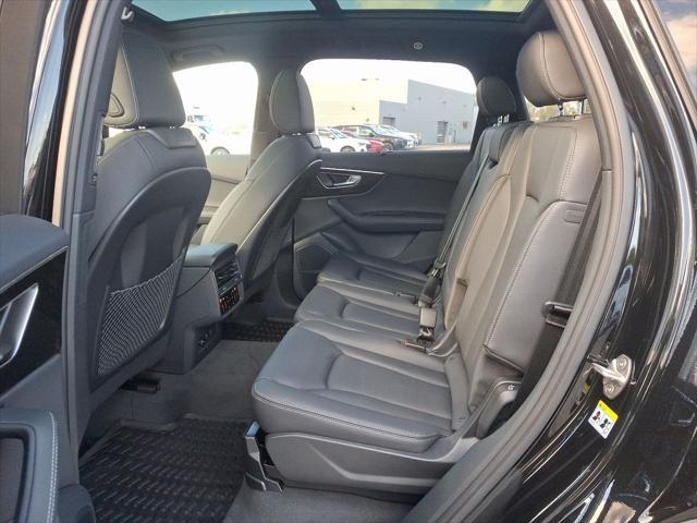 new 2025 Audi Q7 car, priced at $77,735