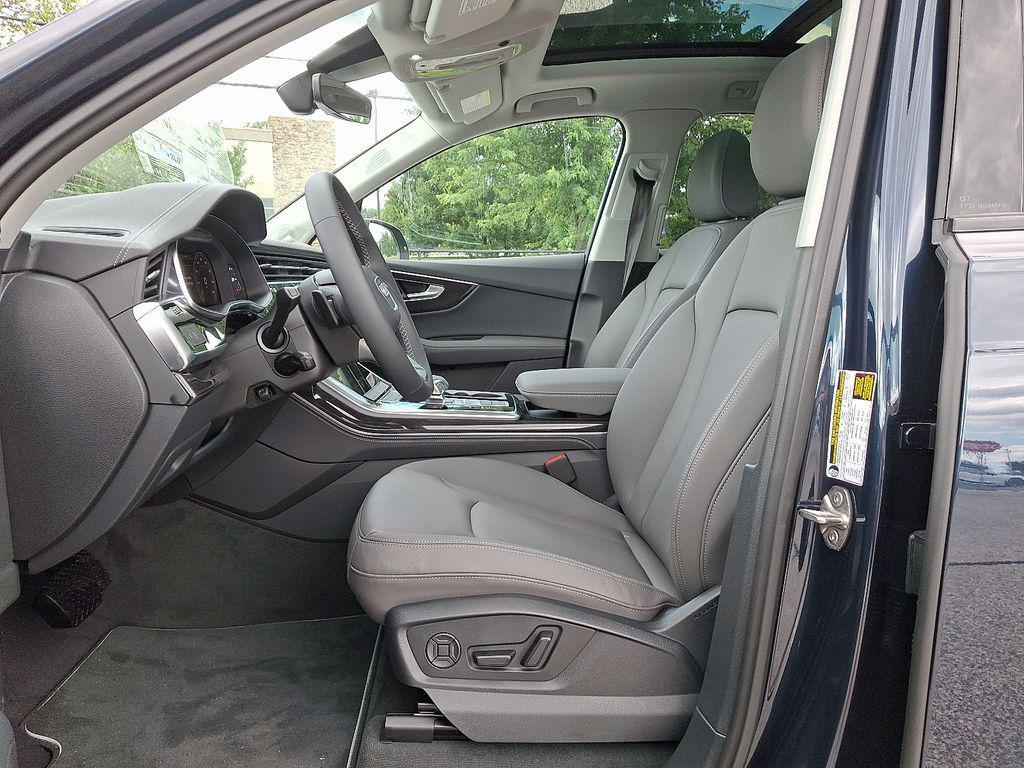 new 2025 Audi Q7 car, priced at $76,090