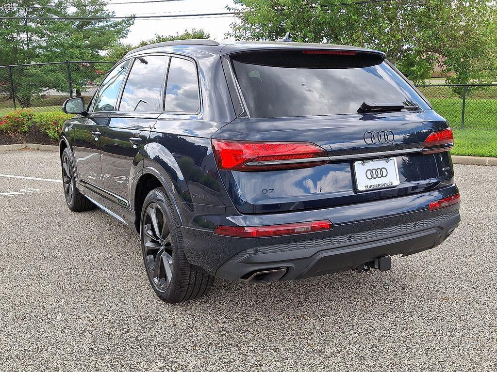 new 2025 Audi Q7 car, priced at $76,090