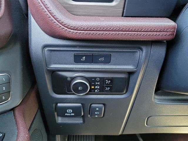 used 2023 Ford Expedition car, priced at $50,772