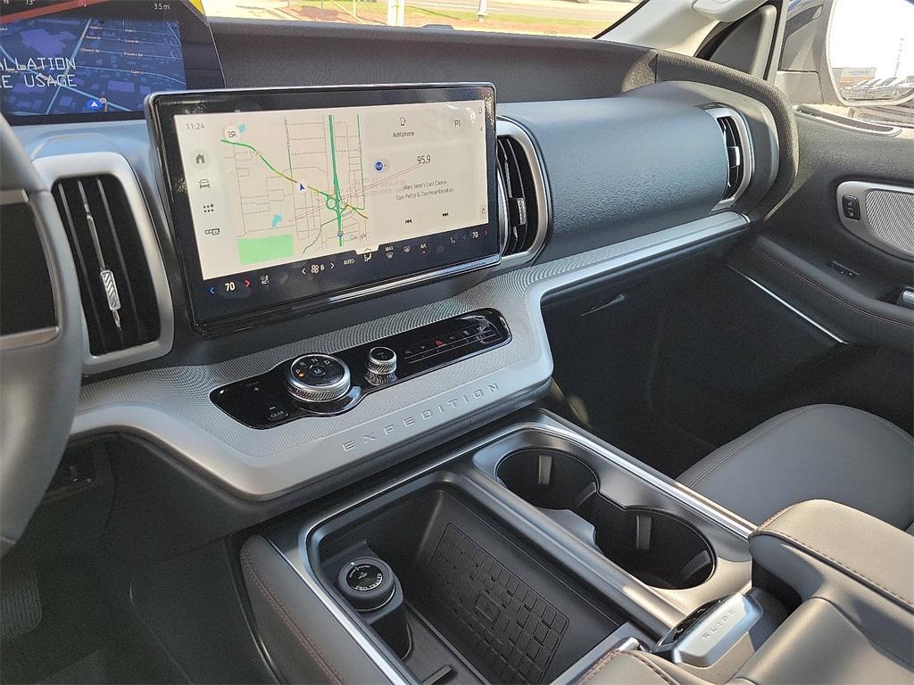 new 2025 Ford Expedition car, priced at $65,772