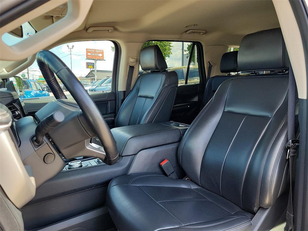 used 2024 Ford Expedition car, priced at $40,804