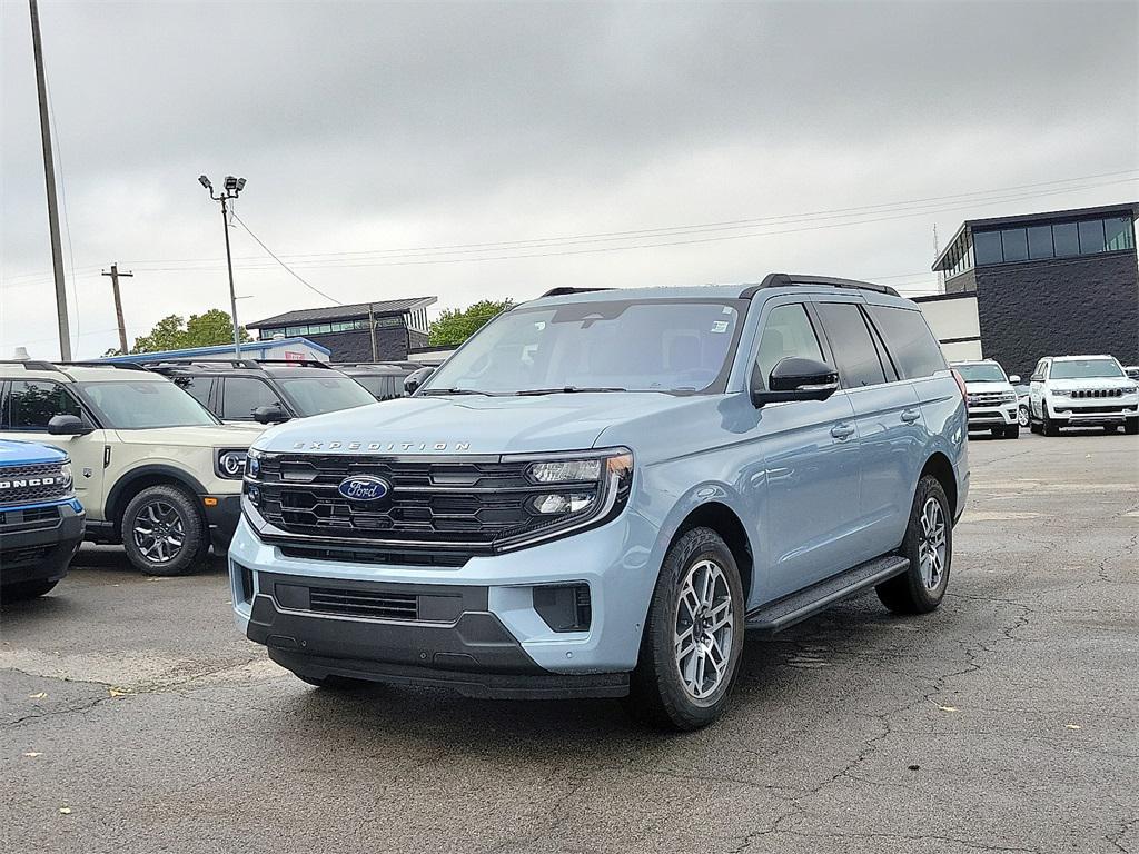 new 2025 Ford Expedition car, priced at $70,759