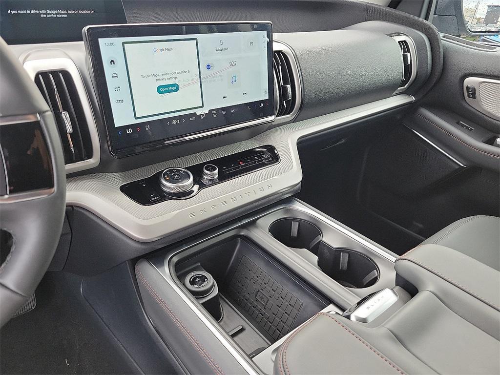 new 2025 Ford Expedition car, priced at $70,759