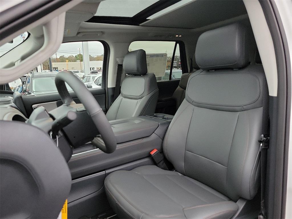 new 2025 Ford Expedition car, priced at $69,926