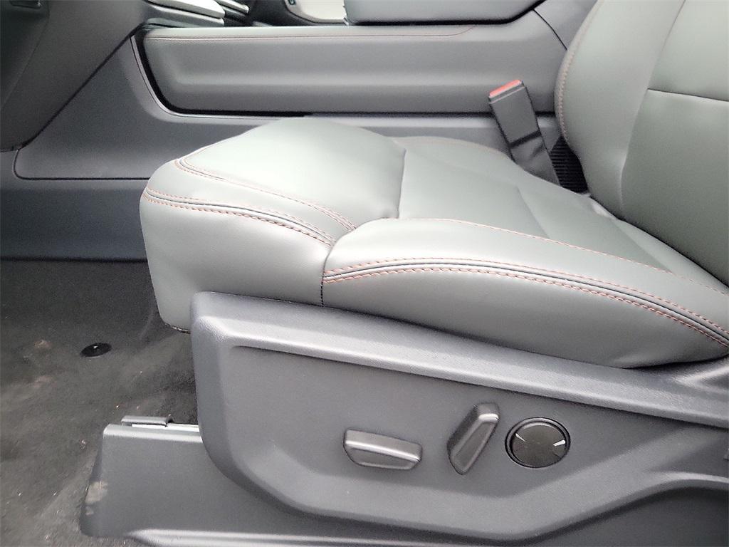 new 2025 Ford Expedition car, priced at $69,926