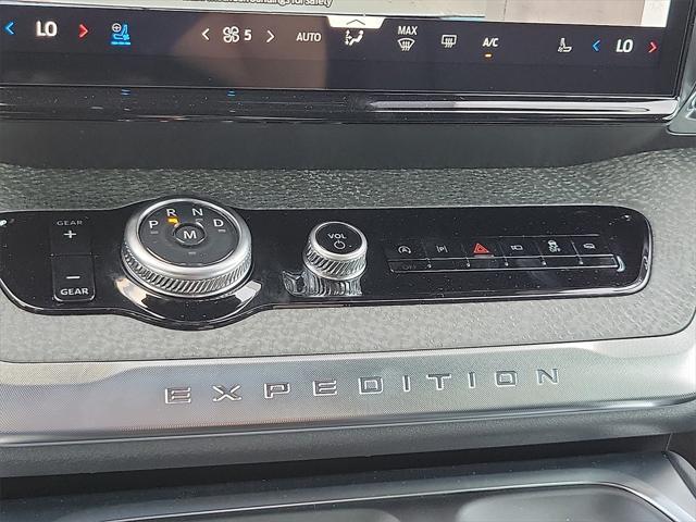 new 2025 Ford Expedition car, priced at $82,025