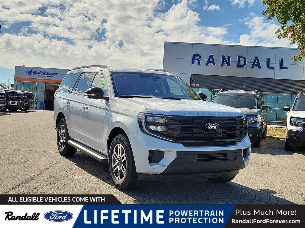 new 2025 Ford Expedition car, priced at $67,701