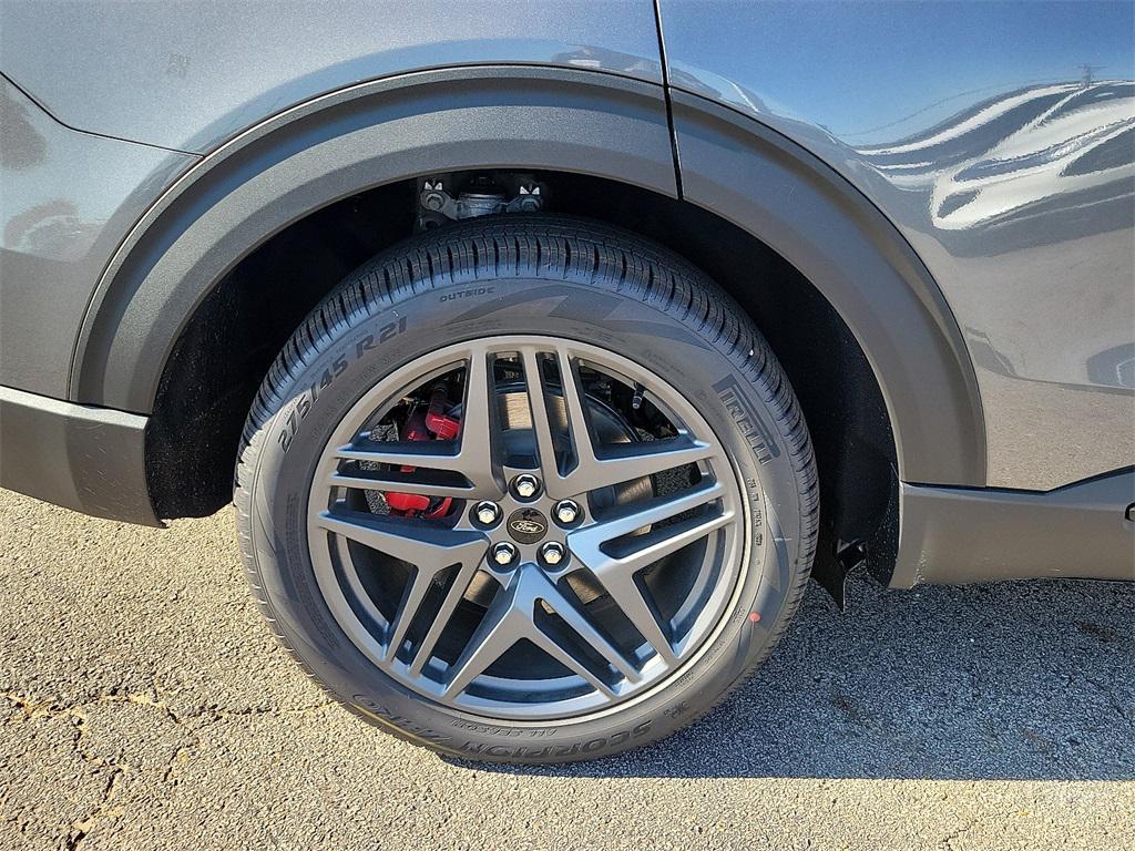 new 2025 Ford Explorer car, priced at $57,668