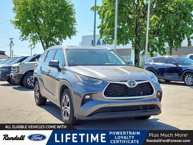 used 2022 Toyota Highlander car, priced at $36,358