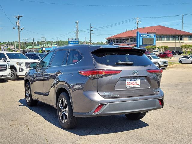 used 2022 Toyota Highlander car, priced at $36,358