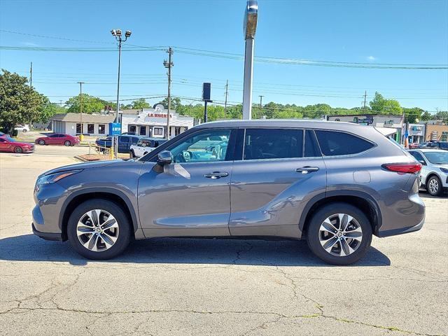 used 2022 Toyota Highlander car, priced at $36,358