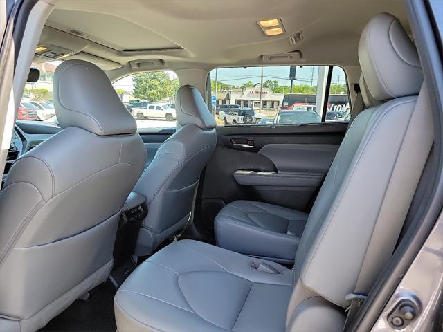 used 2022 Toyota Highlander car, priced at $36,358