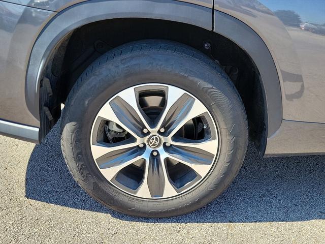 used 2022 Toyota Highlander car, priced at $36,358
