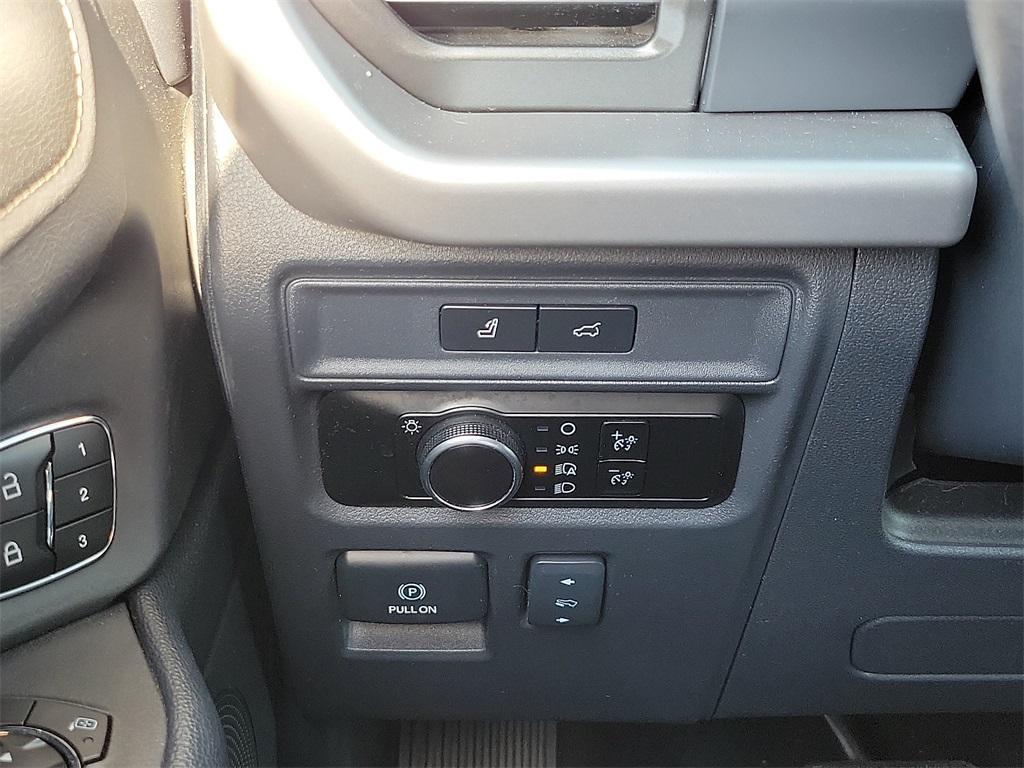 used 2024 Ford Expedition car, priced at $35,668