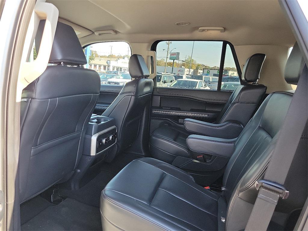 used 2024 Ford Expedition car, priced at $35,668