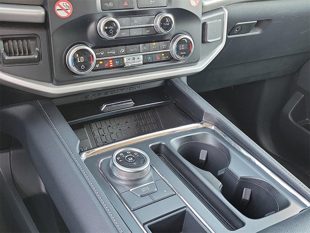 used 2024 Ford Expedition car, priced at $35,668