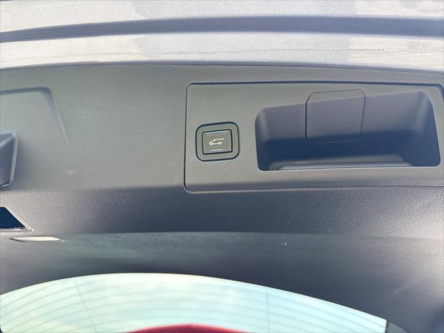 used 2021 Cadillac XT5 car, priced at $32,995