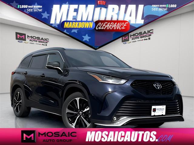 used 2022 Toyota Highlander car, priced at $39,990