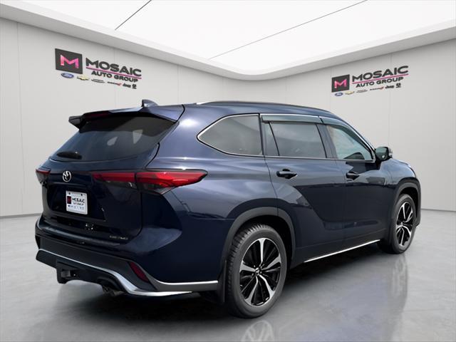 used 2022 Toyota Highlander car, priced at $36,990