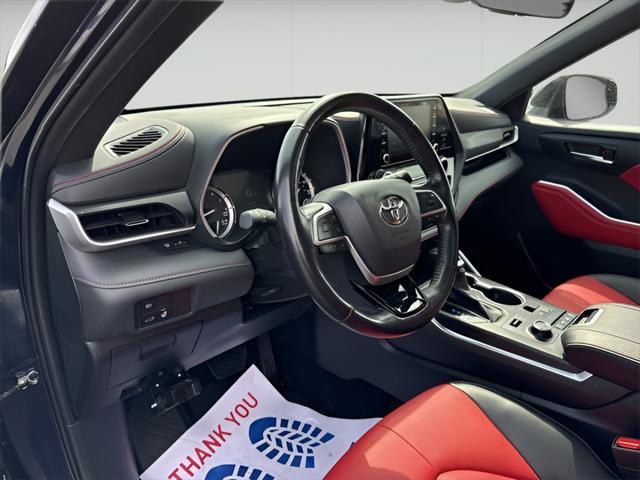 used 2022 Toyota Highlander car, priced at $36,990