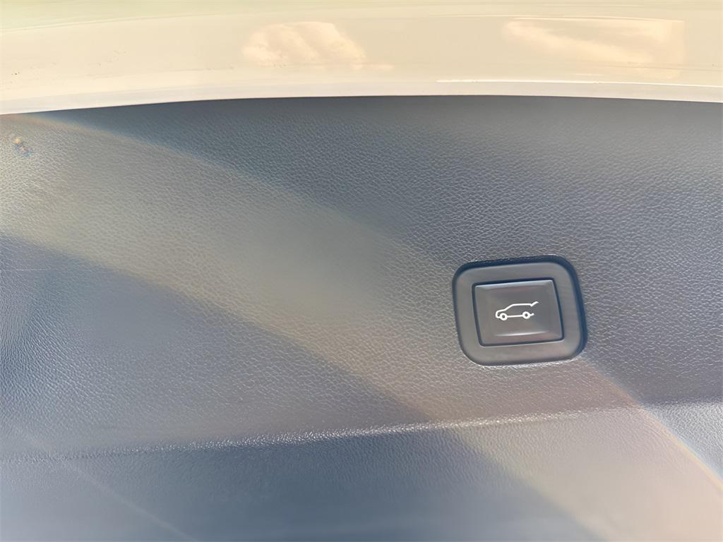 used 2023 Cadillac XT6 car, priced at $41,895