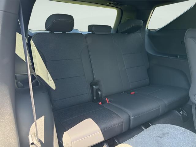 new 2025 Chevrolet Traverse car, priced at $43,195