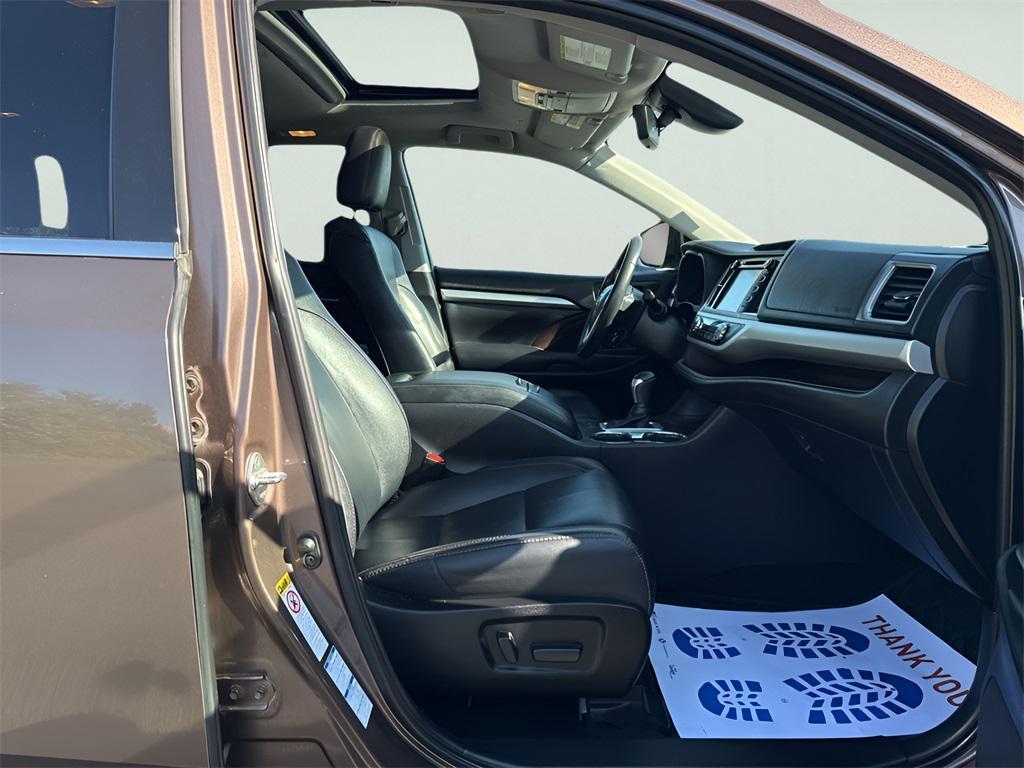used 2019 Toyota Highlander car, priced at $23,995