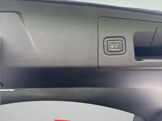used 2021 Cadillac XT5 car, priced at $27,995