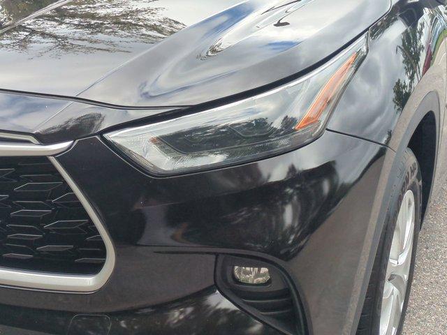 used 2022 Toyota Highlander car, priced at $31,113