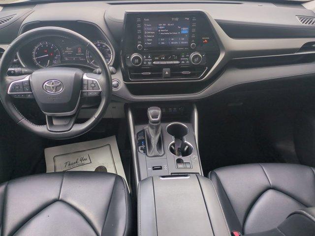 used 2022 Toyota Highlander car, priced at $31,113