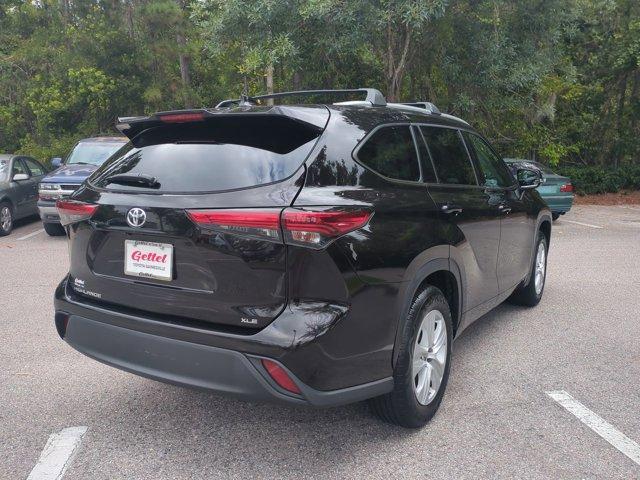 used 2022 Toyota Highlander car, priced at $31,113