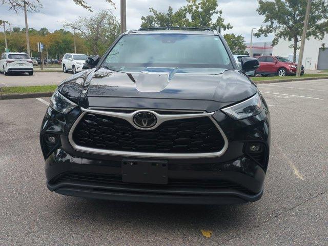used 2022 Toyota Highlander car, priced at $31,113