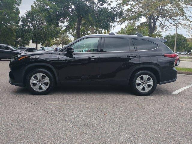 used 2022 Toyota Highlander car, priced at $31,113