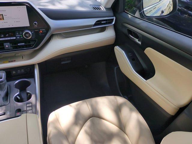 used 2025 Toyota Highlander car, priced at $48,950