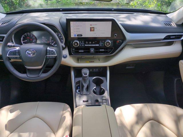 used 2025 Toyota Highlander car, priced at $48,950