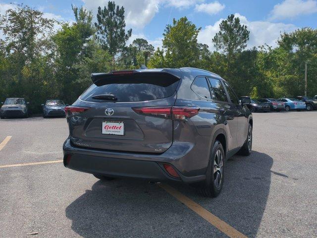 used 2025 Toyota Highlander car, priced at $48,950