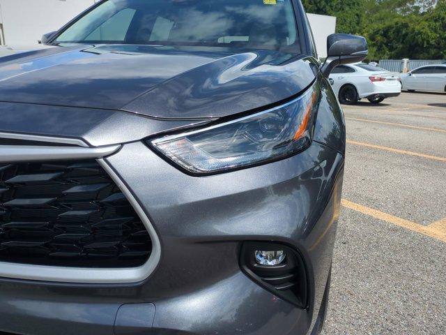 used 2025 Toyota Highlander car, priced at $48,950